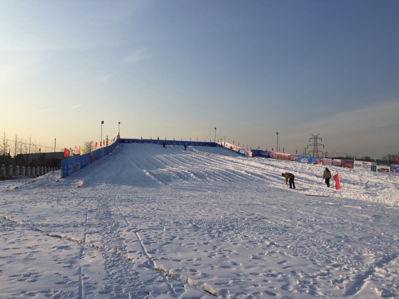 北京朝陽店冰雪樂園成功開幕，河北迪特加油助威